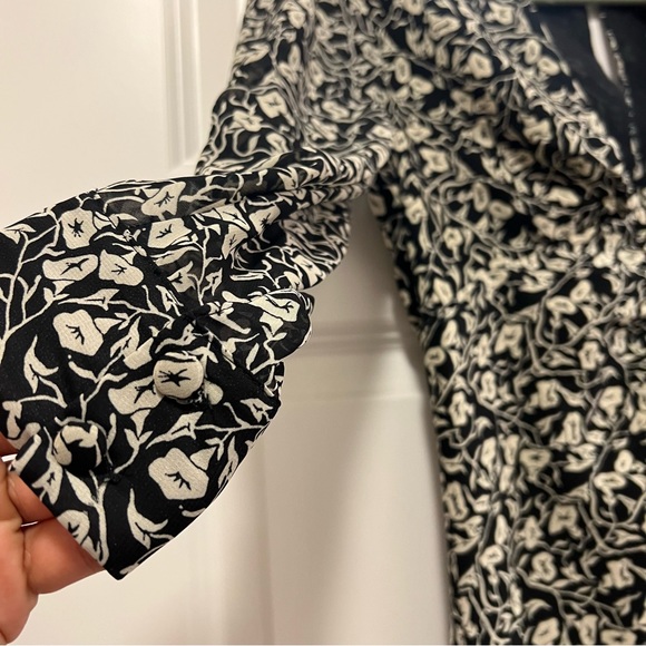 TOPSHOP Ruched Detail V-Neck Dress - Picture 13 of 14